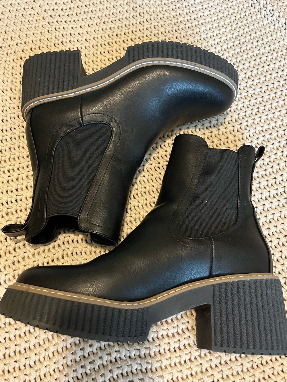 DV by Dolce Vita Darcel Platform Black Ankle Boots with Chunky Heel, size 7